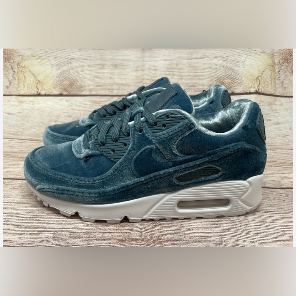 Air Max 90 Prm Ash Green/White Do2194-001 Women's velour size 7.5